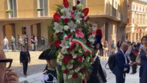 Funerali Franzoni, bara bianca per la moglie di Prodi e fiori rossi in chiesa