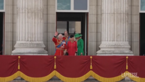 Royal Family, a Londra i festeggiamenti per il primo Trooping The Colour di Carlo III