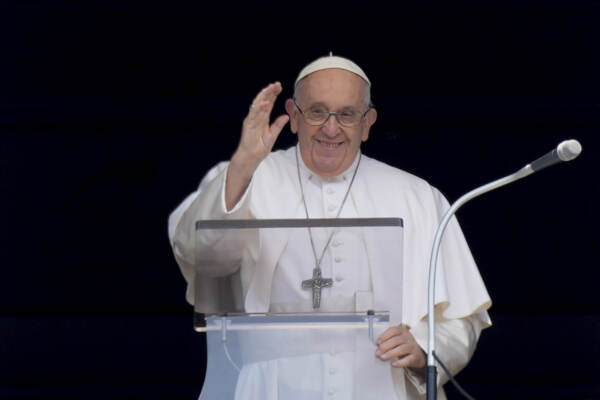 Vaticano, il Papa torna a San Pietro per l’Angelus