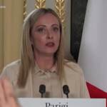 Meloni da Macron: “Accordo su migranti”