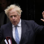 Regno Unito, parlamento approva condanna per Johnson su Partygate