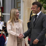 La premier Meloni in Francia, bilaterale all’Eliseo con Macron