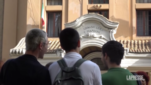 Maturità 2023, l’ingresso degli studenti in un Liceo di Roma