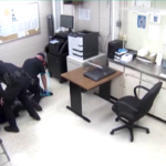 Usa, agente colpisce e sbatte a terra 19enne in carcere: il video