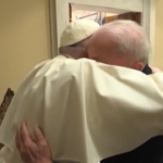 Lula in Vaticano, l’abbraccio con Papa Francesco