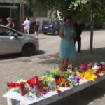 Pomigliano d’Arco, fiori e messaggi sulla panchina dove è stato ucciso Frederick