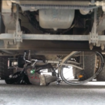 Milano, donna in bicicletta investita da betoniera: è gravissima