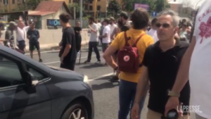 Roma, manifestazione in solidarietà agli occupanti della ex scuola Sibilla Aleramo