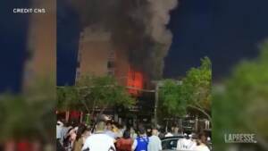 Cina, esplosione in ristorante fa 31 morti: le immagini del disastro