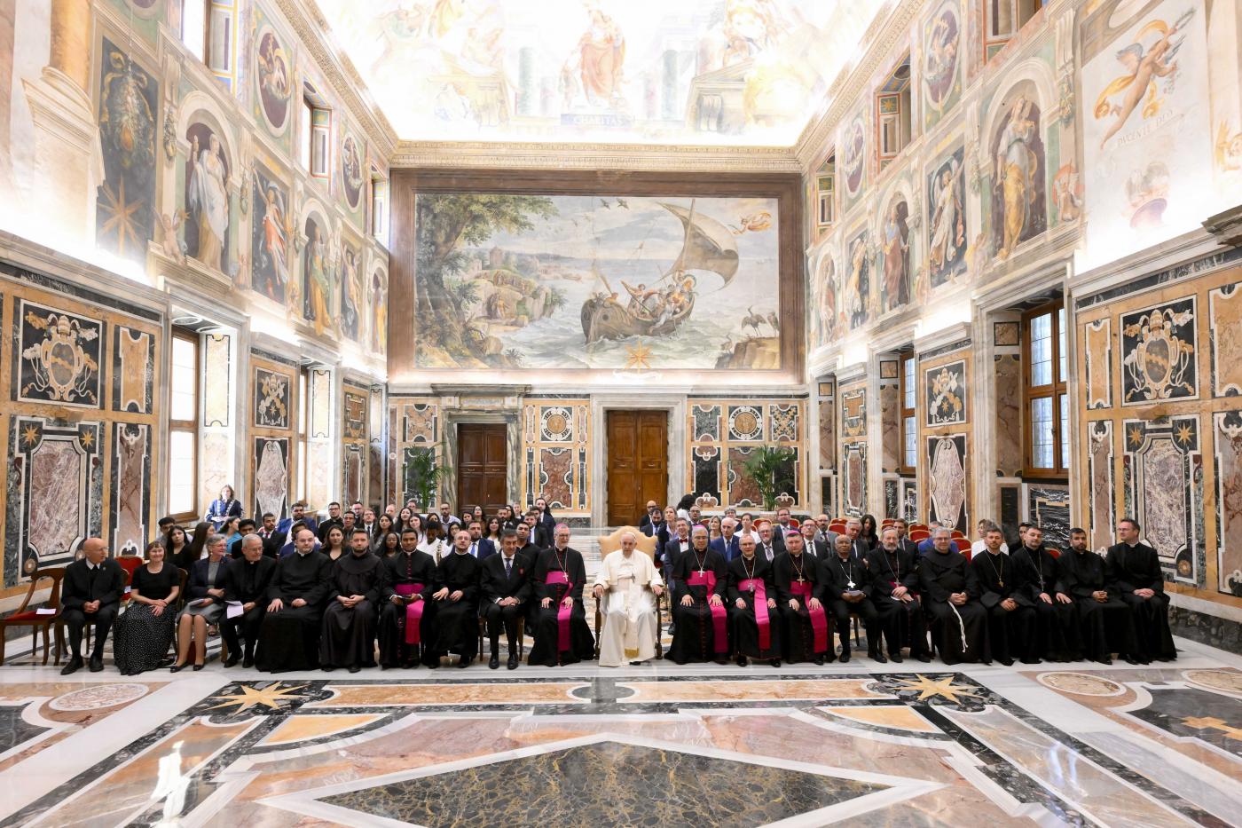 Vaticano, Papa Francesco incontra gli artisti: “Non dimenticatevi dei poveri” Vaticano, Papa Francesco incontra gli artisti: “Non dimenticatevi dei poveri”