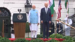Usa, la gaffe di Biden: mano sul cuore durante l’inno indiano