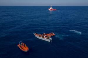 Migranti, Alarm Phone segnala 50 persone alla deriva nel Mediterraneo