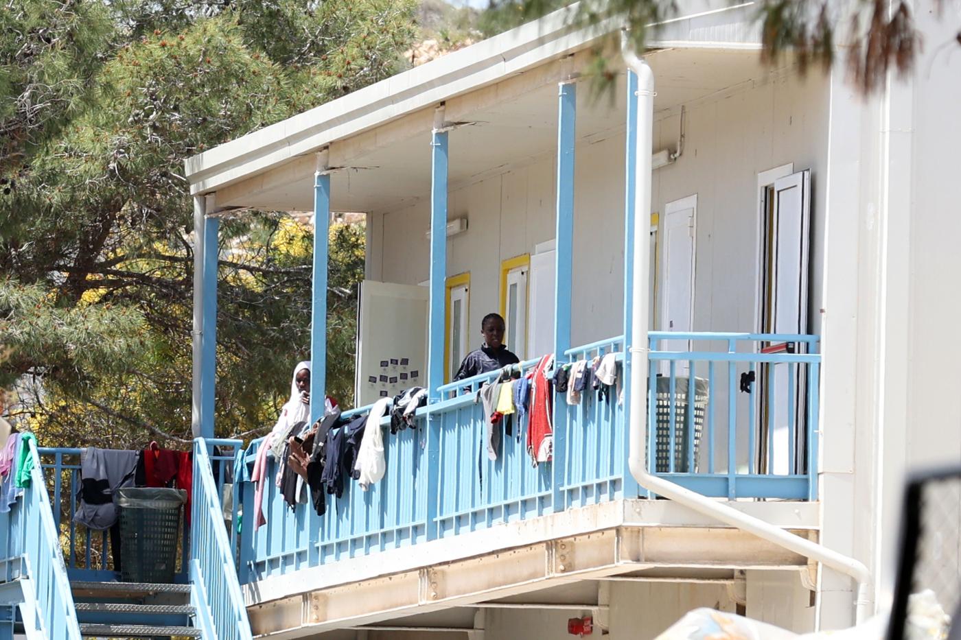 Migranti, a Lampedusa proseguono sbarchi: 1.280 in hotspot
