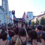 Milano, onda arcobaleno al Pride