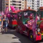 Pride a Milano, 300mila in piazza: cori, striscioni, carri colorati
