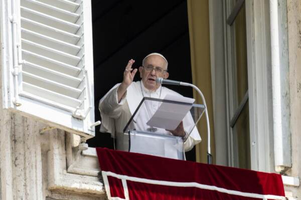 L'Angelus della domenica di Papa Francesco in Piazza San Pietro