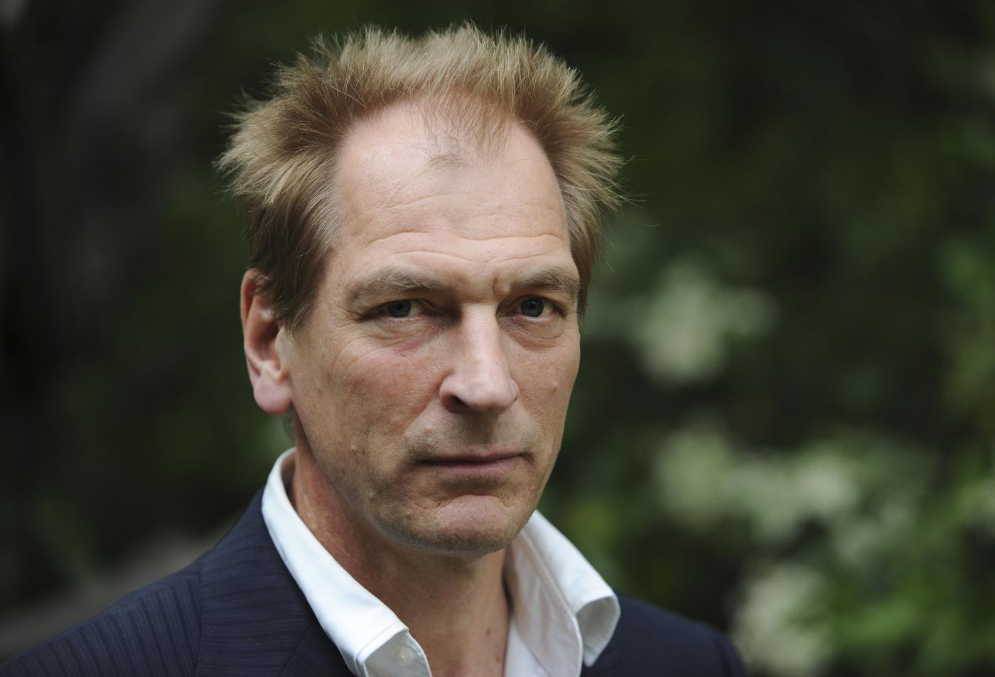 Cinema, trovati resti umani nel luogo dove è scomparso Julian Sands Cinema, trovati resti umani nel luogo dove è scomparso Julian Sands