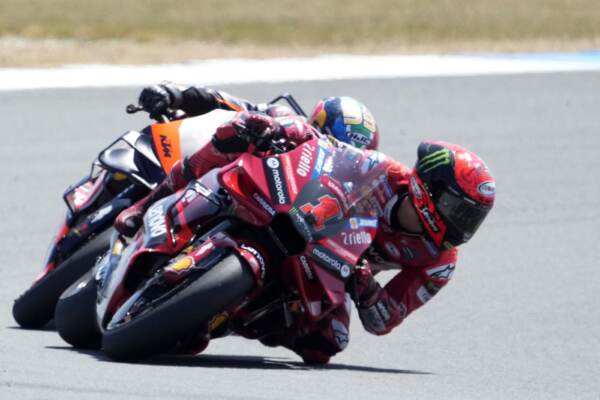 Il pilota italiano Francesco Bagnaia in pista durante il MotoGP al Gran Premio d\'Olanda ad Assen