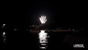 Lago Como, lo spettacolo dei fuochi d’artificio sull’Isola Comacina