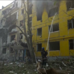 Ucraina, bombe su Orikhiv: 30 abitazioni distrutte