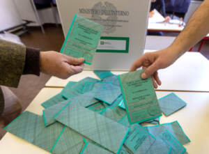 Iniziato lo Spoglio delle schede elettorali per le Elezioni regionali della Lombardia nel Seggio 190 di Via Pietro Colletta