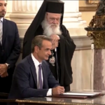 Grecia, il giuramento di Mitsotakis come premier