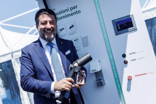Matteo Salvini alla presentazione del progetto “Prima stazione di rifornimento a idrogeno a Roma”