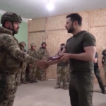 Ucraina, Zelensky in visita ai soldati al fronte nel Donetsk