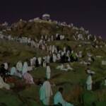 Arabia Saudita, Hajj: pellegrini scalano monte Arafat
