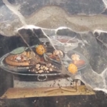 Pompei, dagli scavi emerge affresco con antenata della pizza