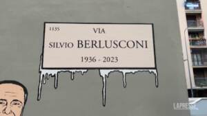 Milano, murale di aleXsandro per Berlusconi nella via dove è nato