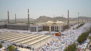 Arabia Saudita, 2 milioni di fedeli alla preghiera di mezzogiorno sul monte Arafat