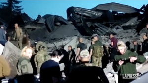 Ucraina, attacco russo su Kramatorsk: distrutto ristorante