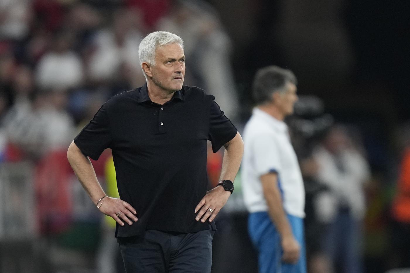 Roma, a Mourinho 10 giorni di stop e multa per lite con arbitro