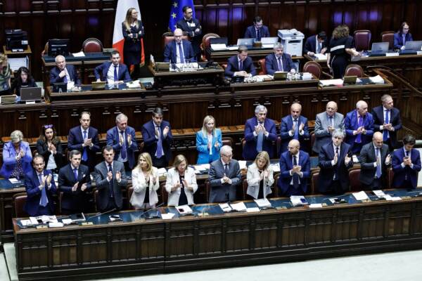 Salario minimo, Meloni: “Apriremo confronto con opposizione”