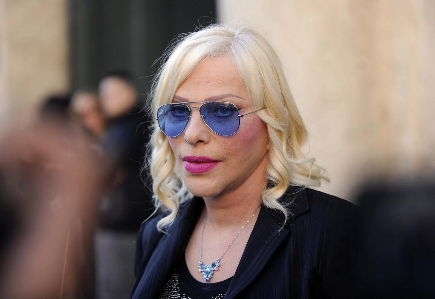 Roma, Ilona Staller fa arrestare figlio: minacciata col taser