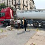 Milano, incidente tra mezzo pesante e scooter