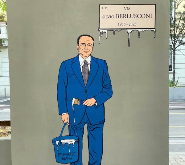 Milano, vandalizzato il murale di Silvio Berlusconi nel quartiere Isola