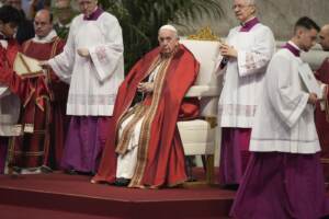 Papa Francesco celebra messa per il giorno di San Pietro e Paolo