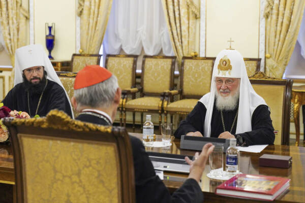 Il patriarca ortodosso russo Kirill incontra il cardinale Matteo Zuppi