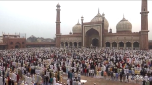 Eid al-Adha, musulmani in preghiera in India per la Festa del sacrificio