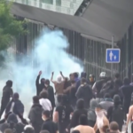 Nanterre, tensioni alla marcia per Nahel: polizia spara lacrimogeni