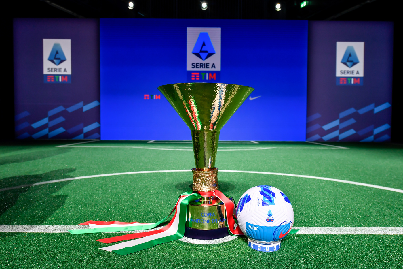 Calcio, i diritti tv del campionato di Serie A restano a Dazn e Sky