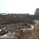 Incide nome fidanzata sul Colosseo, identificato autore