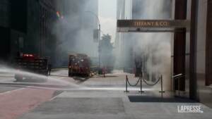 New York, incendio nell’iconico negozio di Tiffany