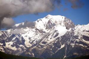 Monte Bianco, cade in crepaccio: morto alpinista