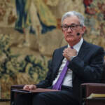 Fed, Powell: “Opportuno rialzo tassi due o più volte entro il 2023”