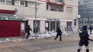 Proteste in Francia, saccheggiate banche e negozi