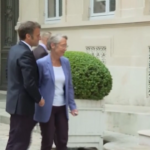 Proteste in Francia, Macron a Parigi per presiedere unità di crisi
