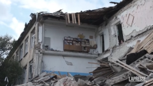 Ucraina, missili russi distruggono una scuola nel Donetsk